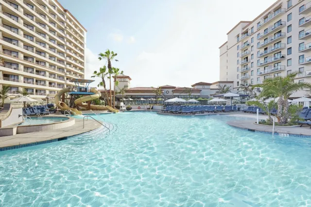 Hotellbilder av The Waterfront Beach Resort, A Hilton Hotel - nummer 1 av 100