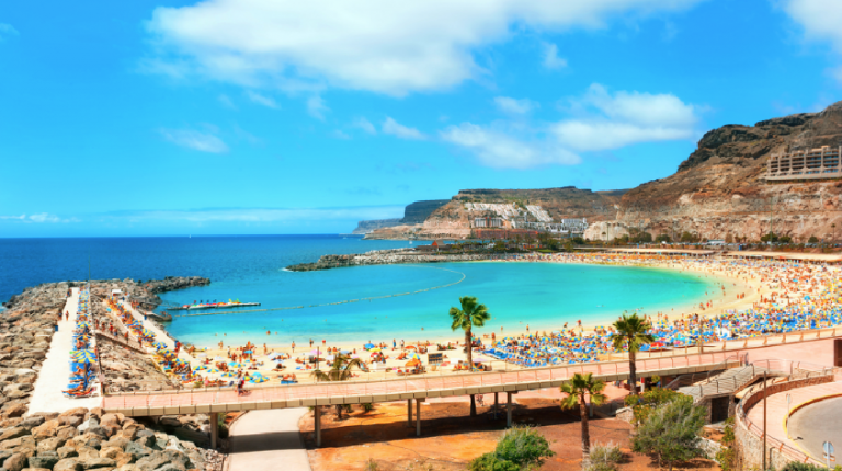 De billigste reisene fra Torp til 11 badebyer på Gran Canaria