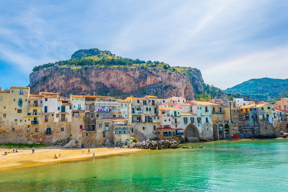 Cefalù er solbleket italiensk sjarm rett ved havet