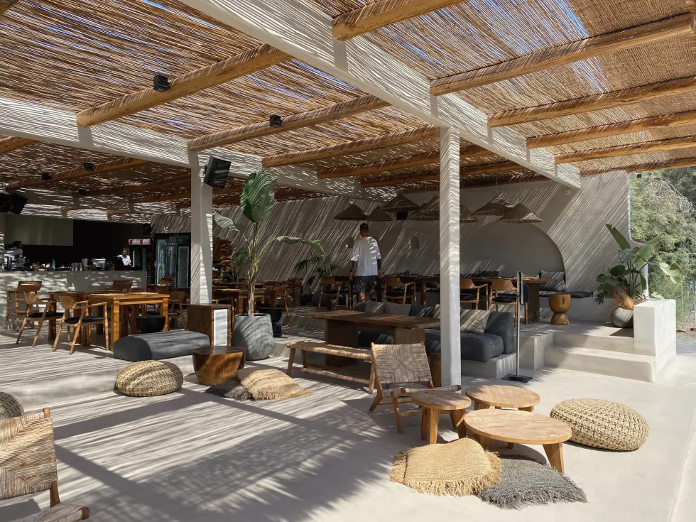 Herlig strand-bar i Perissa 