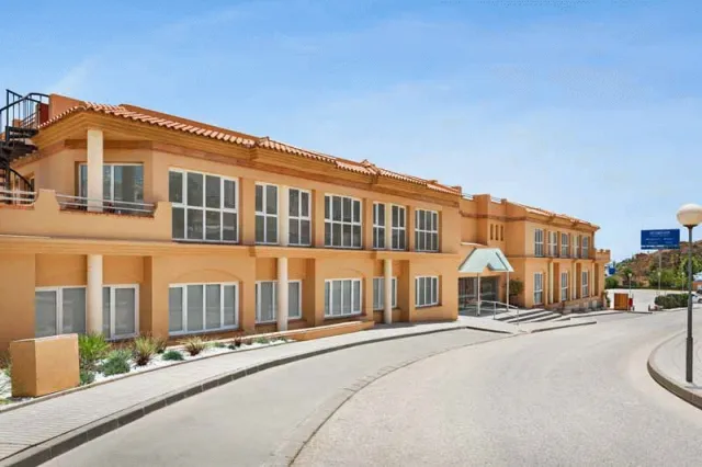 Hotellbilder av Ramada Hotel and Suites By Wyndham Costa Del Sol - nummer 1 av 10