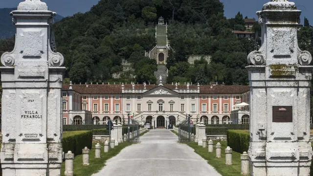 Hotellbilder av Villa Fenaroli Palace - nummer 1 av 10