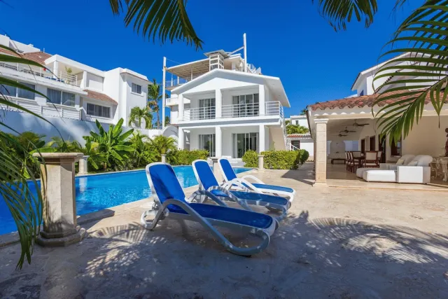 Hotellbilder av Beachfront 7BR Villa with Pool & Maid - nummer 1 av 100