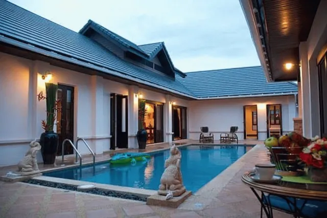 Hotellbilder av 4 Bedroom Private Bali Style Villa HH1 - nummer 1 av 52