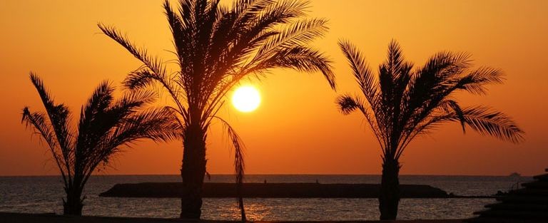 Solnedgång vid stranden i Hurghada