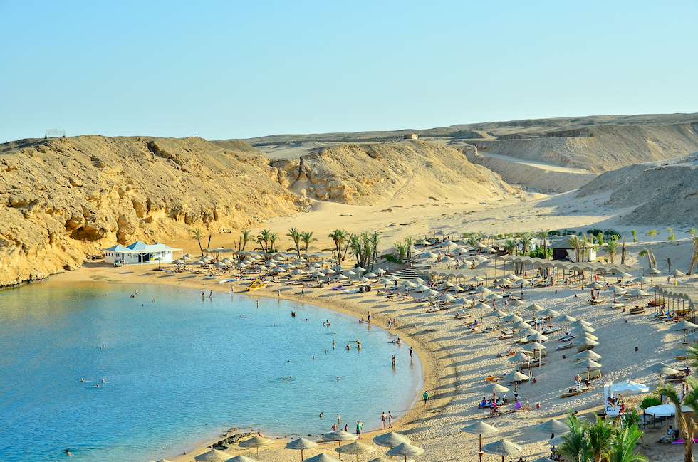 Rødehavet ved Hurghada, Egypt. Vannet er krystallklart og både snorkling og dykking er populære aktiviteter.