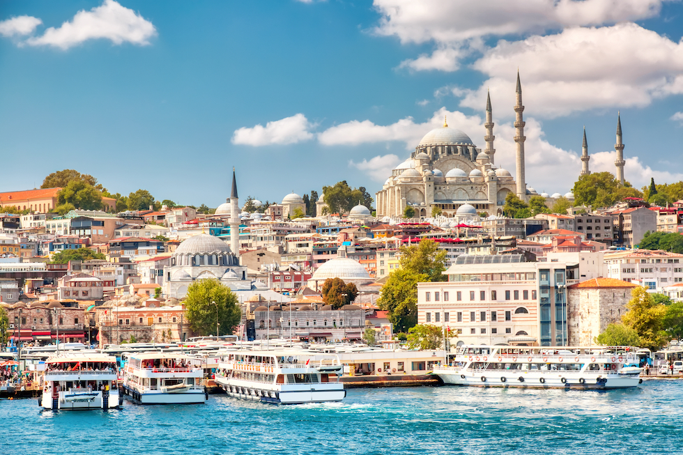 Istanbul. Kosmopolitisk storbyliv over to kontinenter med spennende kultur, kunst og historiske minnesmerker.