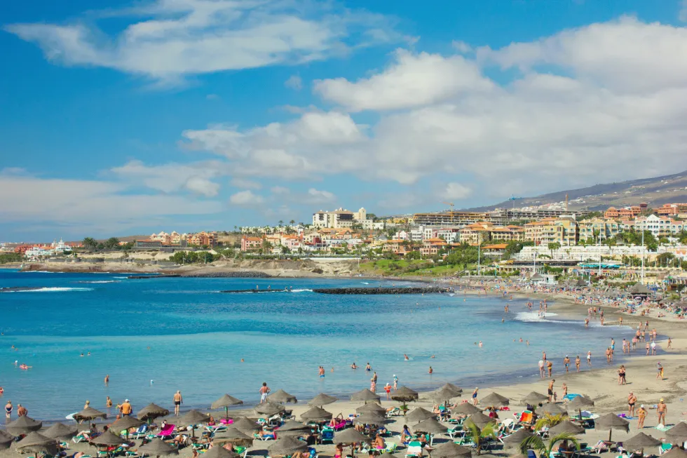Den populære stranden i Playa de las Americas 