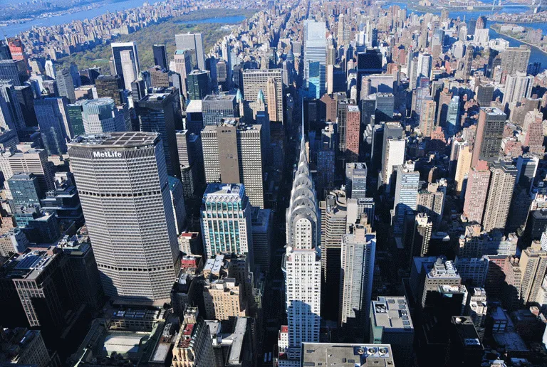 Utsikt over Manhattan med Chrysler-bygningen i front og Central Park bak til venstre 